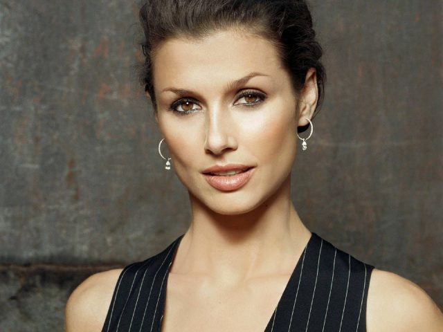 Bridget Moynahan Height Weight Shoe Size Body Measurements