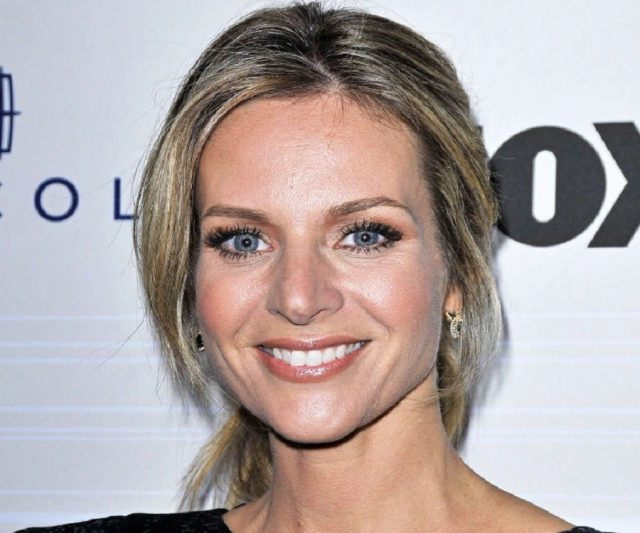 Jessalyn Gilsig Height Weight Shoe Size Body Measurements